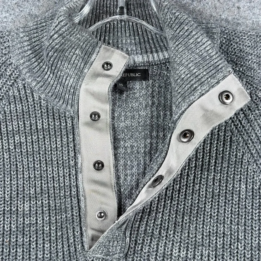 Banana Republic Sweater Mens Medium Heathered Gray Cotton Tight Knit Ribbed Snap